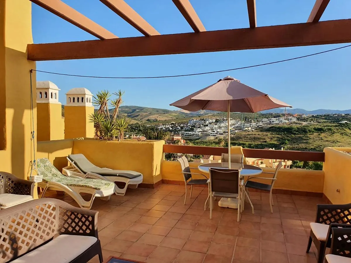 3 Bed Penthouse - Sleeps 8 - Pool - Sea View Lägenhet Manilva 0*,  Spanien