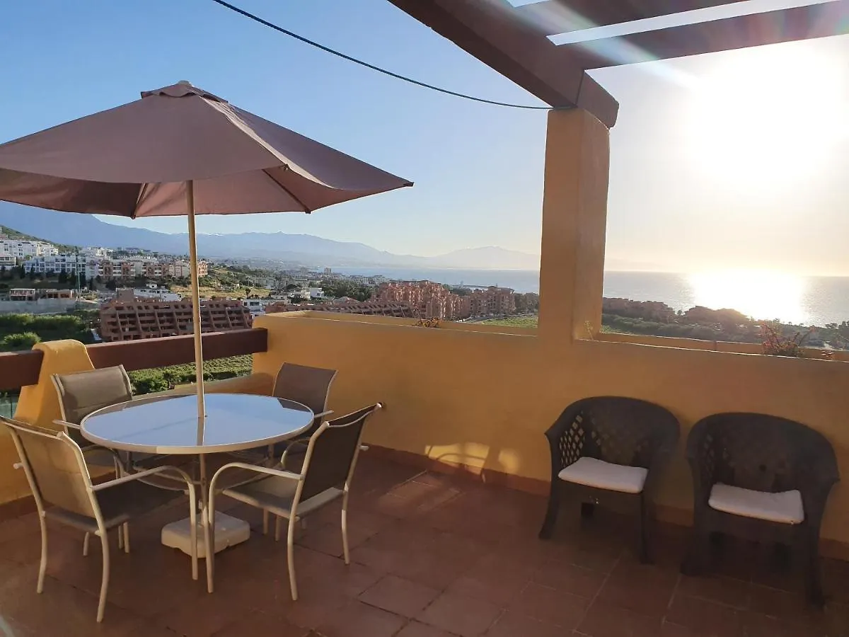 3 Bed Penthouse - Sleeps 8 - Pool - Sea View Lägenhet Manilva Spanien