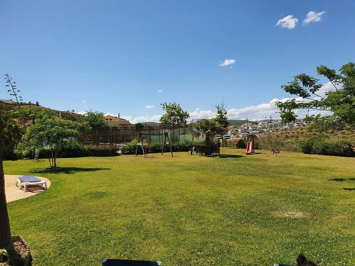 3 Bed Penthouse - Sleeps 8 - Pool - Sea View Lägenhet Manilva