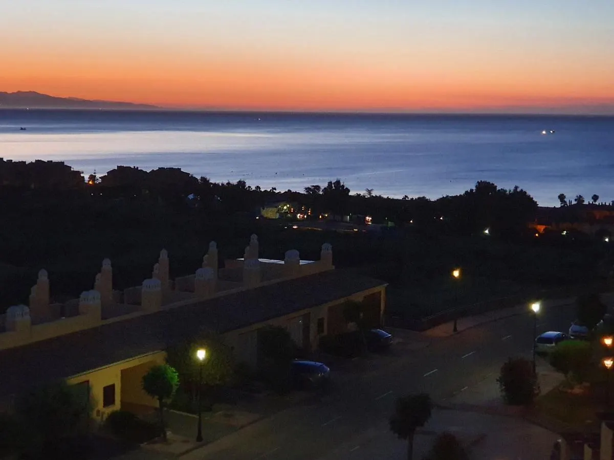 3 Bed Penthouse - Sleeps 8 - Pool - Sea View Lägenhet Manilva