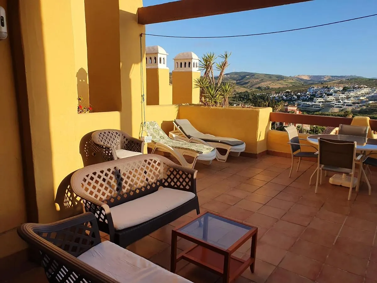 3 Bed Penthouse - Sleeps 8 - Pool - Sea View Lägenhet Manilva